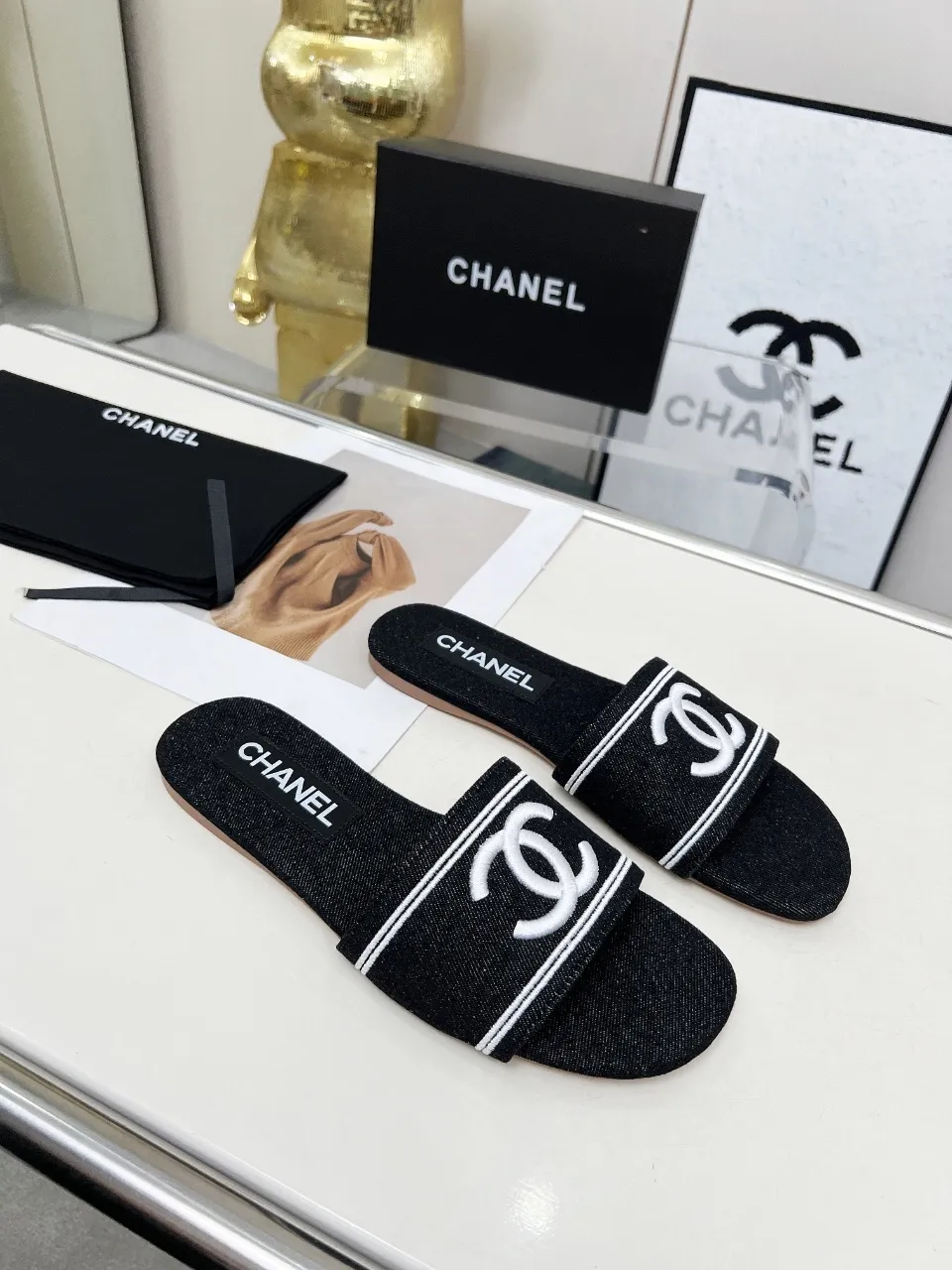 👟👟Ex-factory price 400👟👟 Genuine leather sole +30 chanel Chanel 2025 new slippers🔥🔥 Official website counter, fabric sheepskin, lining sheepskin, foot pad goatskin, 3 colors optional, 35-42 sizes Genuine leather sole +30